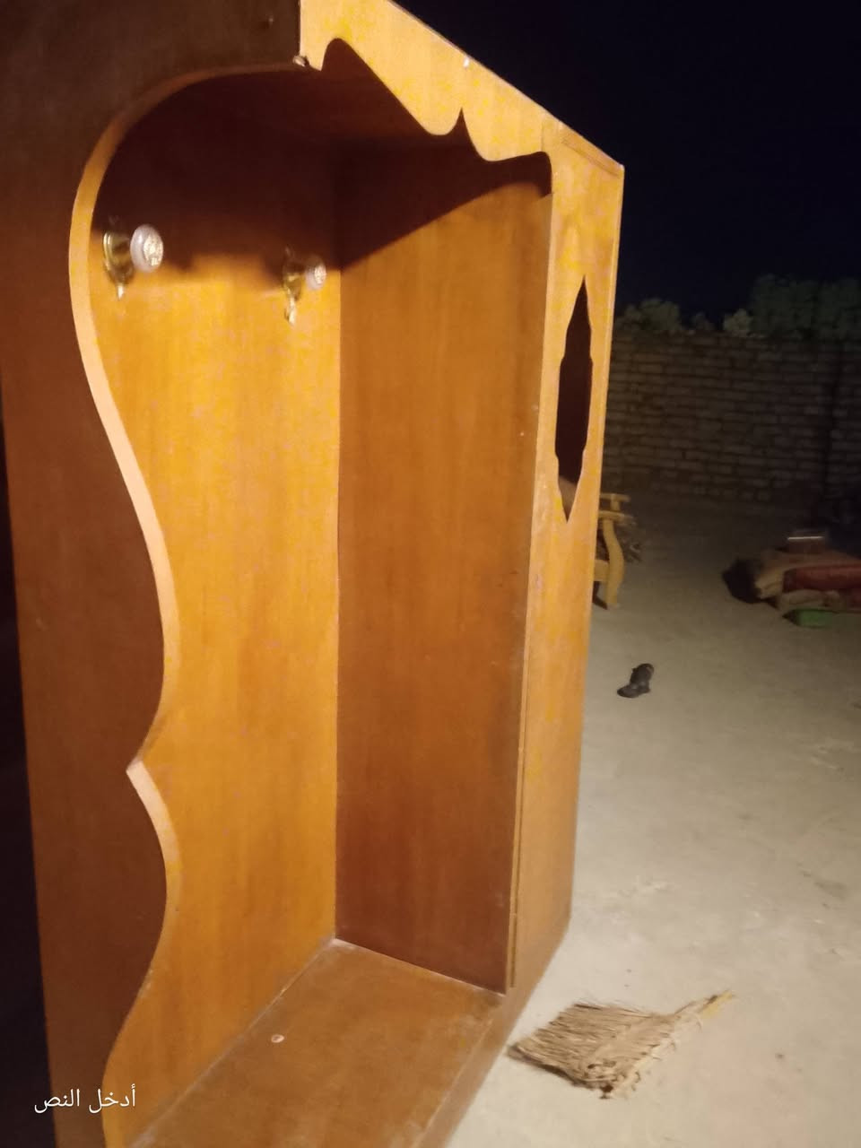 غرفه اخشاب 3قطع للبيع 
رادلهه صبغ ترجع 👌 
السعر 100
الي يحب يتواصل ***********
