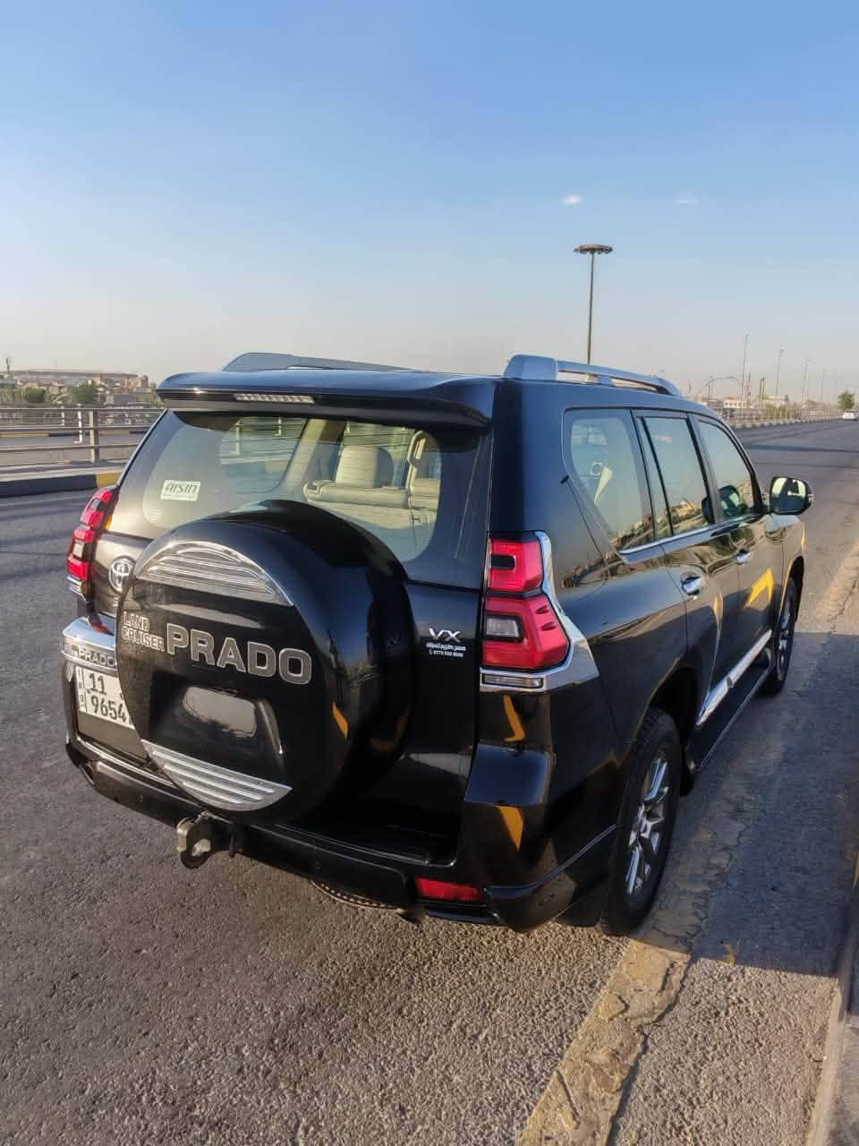 السلام عليكم
تيوتا برادو VX 2019 
السيارة وكالة SAS خليجي 
السيارة اعلى فئة بل برادو فول مواصفات 
فتحة سقف 
كشنات جلد (كهرباء) و (تبريد كشنات) 
لايتات متحركة مال VX 
دشبول VX 
شاشة كبيرة 
تحكم ستيرن (جهتين) 
مري شفط 
وباقي مواصفات ال VX 
السيارة ماشية ١٢٧ الف وكل صيانتها بلشركة واوراق الصيانة عندي 
السيارة نضيفة ومابيها نواقص صار عندي بيها تبديل باب وجاملغ اصليات نفس اللون شركة بسبب طخة بسيطة وصار عندي بيها PDR 
سعر السيارة: 360$ ورقة وبيها مجال 
مكان السيارة الكرادة 
للاستفسار ***********
