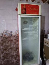 براد  نضيف وجديد مشتغل مده قصيره يحتاجله فقط غاز ماخذه ب650  اريده 225...