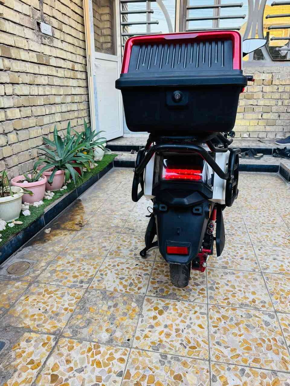 دراجه ساز موديل 2025
فول مواصفات لايتات زنون ازرك ابيض بريكات هيدروليكية (دهن)

دراجه اخت الجديده  سرعتها 65حقيقي  عقلها نضيف كلش ولملفها يخبل 

مماشيه هواي  لايتات واشاير يمنه يسره ودبل اشاره وضافه الى شحن لاسلكي لجهاز وأضافة الى صندوق ضهر وصندوكها كلش جبير  دراجه تتحمل وزن لل250كيلو

الشحنت الوحده اتمشيك 50كيلومتر

مدرعه بل كامل 360درجه

#سعر 840 وبيه مجال

العنوان بغداد البياع تقاطع درويش حي التراث 

للستفسار ***********
