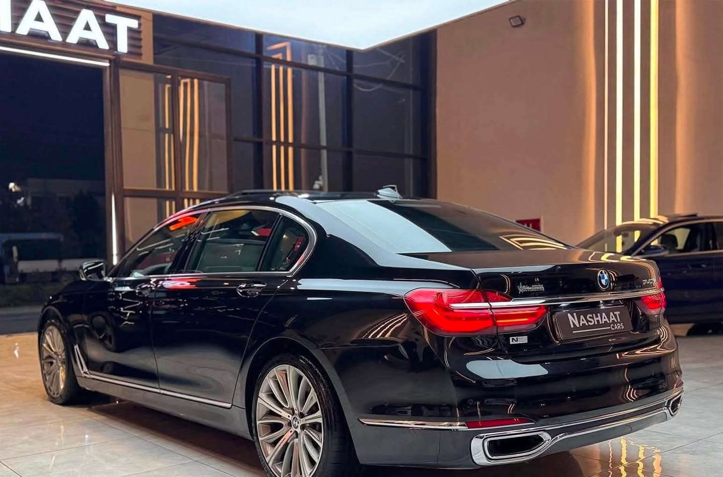 ‏
‏                   _BMW _ 740i_    AL uruosh
_____________
‏‎‏‎النوع :  740i  
سنة الصنع :2018
‏‎‏‎المسافة المقطوعة:184000 KM
‏‎‏‎سلندر : v6
السعر : 29.500 وبيها مجال 
                                   ***************
السيارة خليجي وكالة العروش  دواخل مميزة
(ابواب كهرباء )‏‎ تجي مواصفات خاصة اعلى مواصفات فول الفول دواخل مشمشي و اسود 5 كاميرات 
و دبل رادار   و بعد هواية مواصفات متنعد السيارة بعدها  جديدة جدااا و جاهزه
____________
‏‎‏‎‏‎🌎 العنوان : الانبار الرمادي 
‏‎‏‎‏‎📱 للاستفسار
‏‎‏‎‏📱***********
