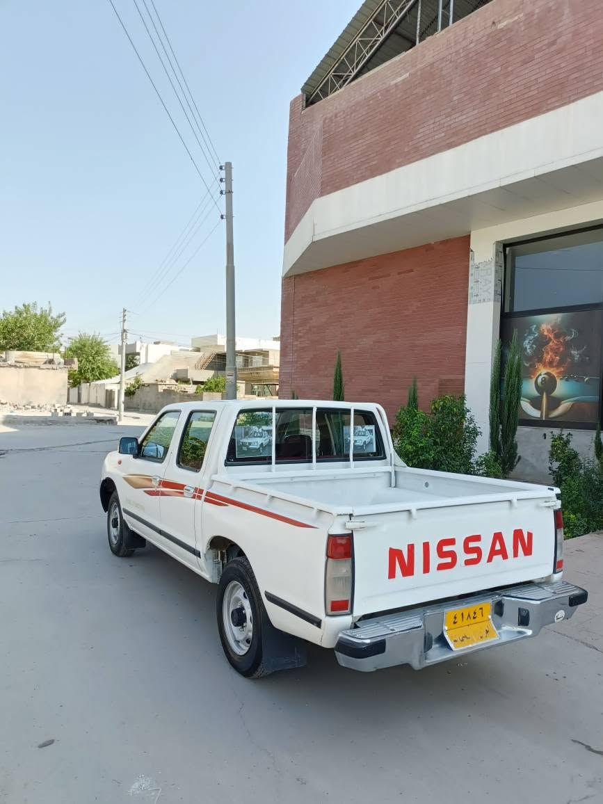 نیسان مۆدێل2008ێابانی
سعری خوار بازاڕ110گەڵا
بێ بۆێاخ کارتوساردی هە ێە دەبڵ گێچ چوارجام کارە بای
ناوسور چوارتاێەی تازە بۆ بەسراوە
سەنەوی تەواو بوە ژینگەی پێشوی دراوە
گێڕو مە کینە واکسل بە شەرت فیتر
تە قەوڕەقەو ساردوگەرمی بە شەرت
سەێارە کە مەسرە فی تێانیە 
هە مو گێانی بە زمان دە فرۆشم ماڵی دۆستە
ژم***********
***********شوێن سیدسادق السليمانية, العراق
