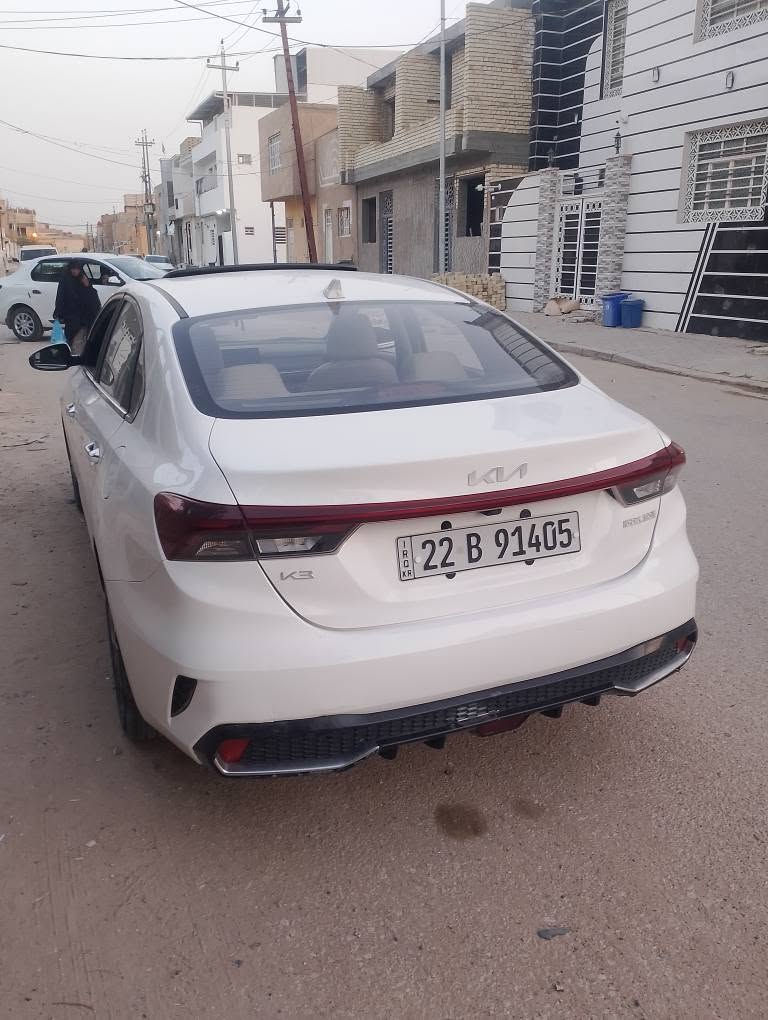 السياره k3 مديل 2022 جديده وجاهزه من حداديه وكير ومكينه ومنظومه تبريد جديده وتبريدها ثلج وباتري وتايرات جدد 
السياره بيها قطعتين صبغ بالدور مال جاملغ الخلفي والباب السعر 125 وبيها مجال
*********** النجف, العراق

