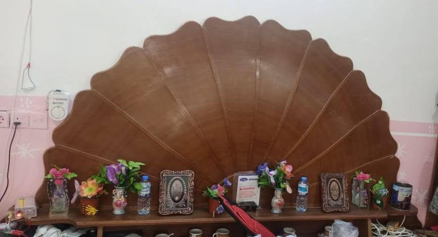 معمل ما شاءلله 
يوج لدينه غرفه فصال عراقي خشب ثقيل صاج داخل خارج خمس ملم خمس ابواب سقف ناصي بسعر منأسب جداً للستفسار 
اتصل ***********
واتس ***********
