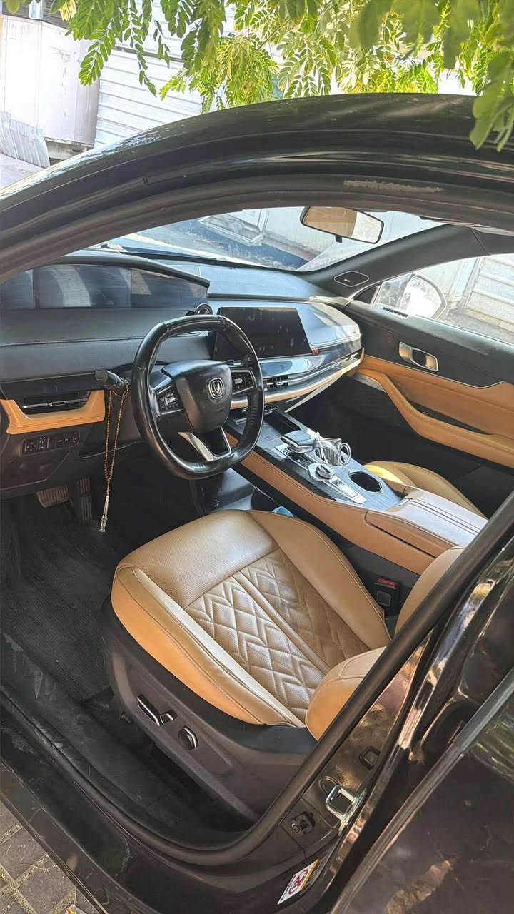 🚘 للبيع شانجان UNI-K موديل 2022

⚠️ ملاحظة مهمة: السيارة ناقصها الرادار الأمامي وحساسات ضغط التاير.
🔹 اللون: أسود مائل للنيلي
🔹 الممشى: 71,000 كم
🔹 محرك 2.0 تيربو
🔹 قير أوتوماتيك
🔹 دفع رباعي AWD
🔹 كاميرات 360°
🔹 حساسات أمامية وخلفية
🔹 فتحة سقف بانوراما
🔹 مقاعد جلد كهربائية
🔹 تسخين وتبريد المقاعد
🔹 مثبت سرعة
🔹 شاشة وسطية + شاشة عدادات رقمية
🔹 دخول وتشغيل ذكي
🔹 إضاءة LED
🔹 جنوط ألمنيوم

🛠️ الحالة: صبغ حزام، بدون تكم ولا قمارة، والباقي أكفله إلك من كص إلى كص.

📍 بغداد – شارع فلسطين
💰 السعر: 26 مليون قابل للتفاوض
📞 ***********.
