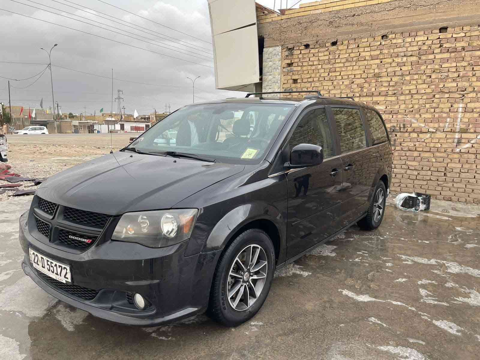 السلام عليكم
دوج كرفان 2017sxt 
الحادث جاملغ وبنيد بدون دواخل 
صبغ قطعتين فقط 
......... 
ابواب كهرباء 
جنطه كهرباء 
تبريد 3 قطع 
كراسي جلد 
كراسي منفصل سياحي 
تشغيل عن بعد 
داخل اسود
فرس ارضي كبير
فرس سقف مع شاشه 
شاشه دشبول مع كاميرا 
السيارة عليها سيرفس كامل شرط ولا كلوب بالدشبول 
نظيفه جدا جدا داخل وخارج وما عايزة اي شي 
تخم تاير  مشلن كندي 
العنوان بغداد الدولعي 
السعر 150 
الاتصال 
***********
***********@
