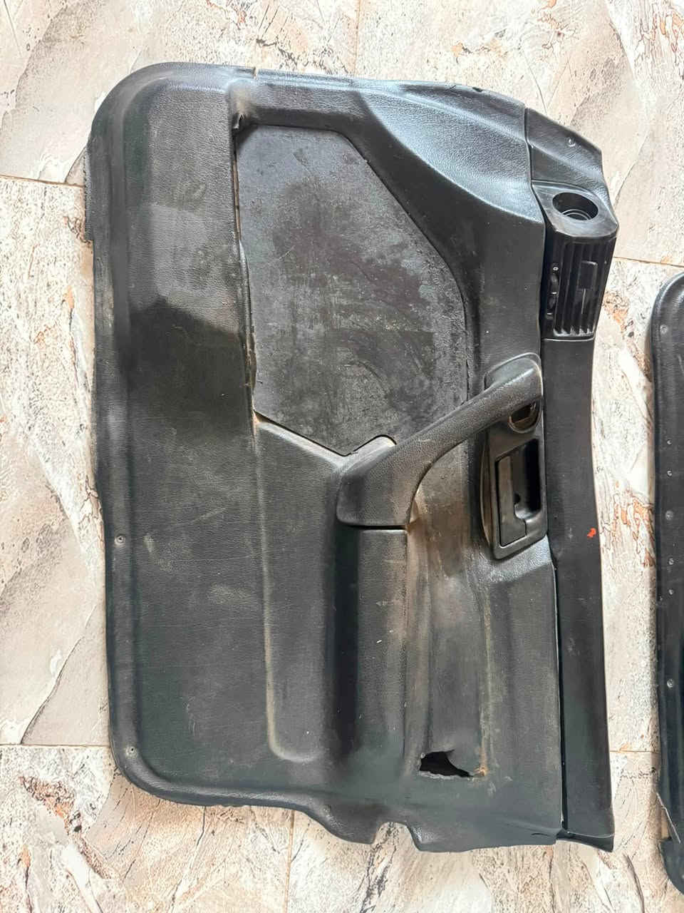 بطاين 500
بيهن اضرار موضحة بل صور كلهن ب٦٠ الف 
***********
