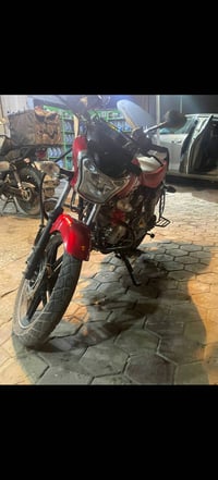 للبيع دراجة Bajaj V15 بحالة ممتازة  دراجة Bajaj V15 نظيفة جدًا، استخدا...