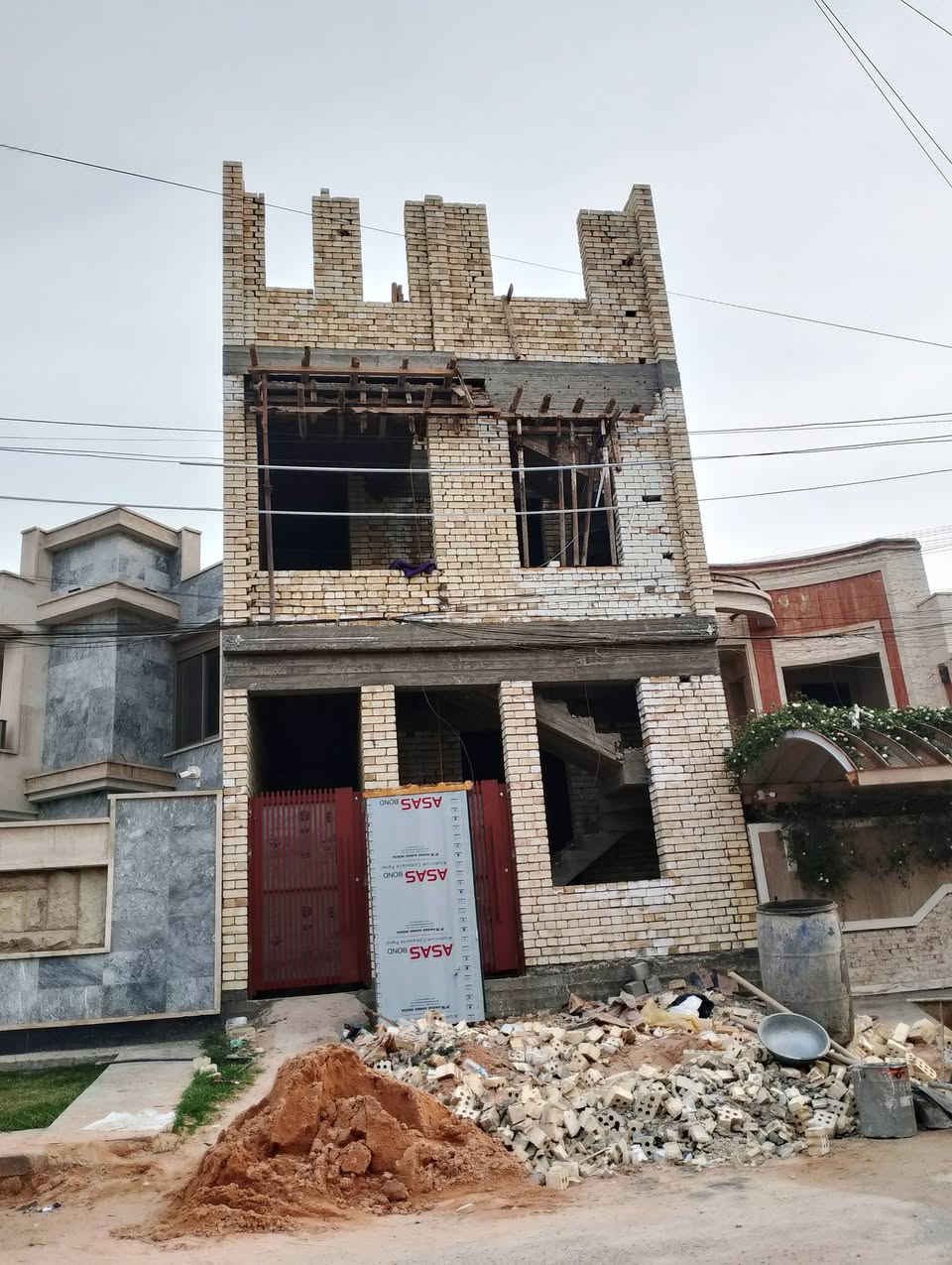 سلام عليكم خلفه بناء شغل درجة اوله  استلام مهندس اشتغل جميع مناطق بغداد ارضي 400طابق 450رقم ***********
