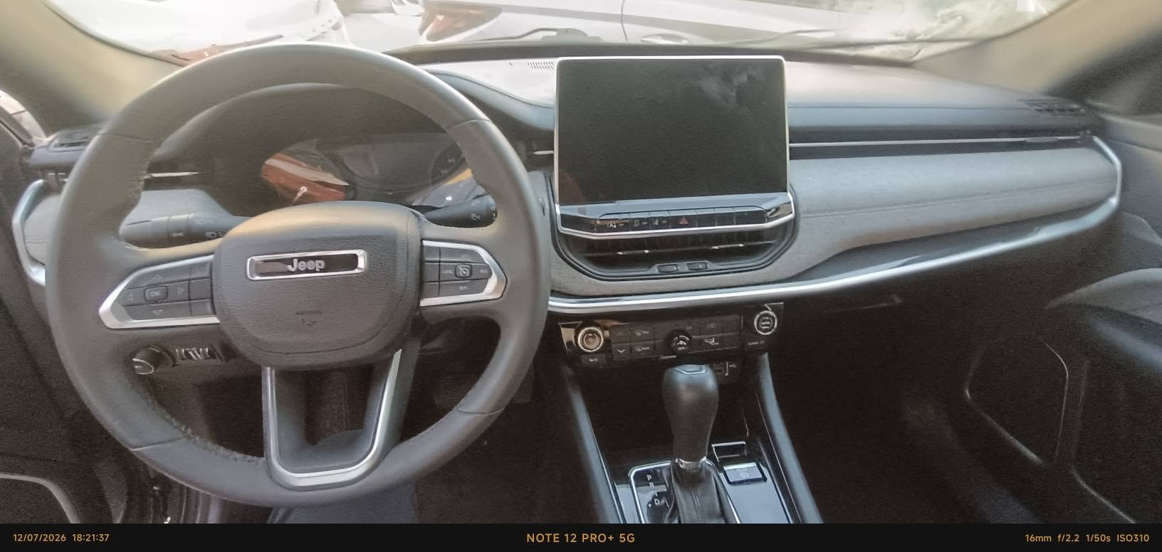 Jeep Compass 2024
لون سلفر 
ماشيه 50 الف ميل
سعر 138 ورقه بدون رقم
حادث سيارة/ ربع بوند فقط صبغ  دواخل مكفوله بدون لغد وبدون شاصي
ايرباك طاك ومرجع سستم شركه 
مواصفات latitude 
بصمه + شغال عن بعد
كشنات جلد 
فور ويل 4×4
تحكمات فول 
تحديد مسار+ قيادة ذاتيه
رادار امامي و جوانب
شاشه ايباد كبير
بريك بصمه 
3 انظمه للقيادة SAND MUD / SNOW /  AUTO
راديترات و ردار و حجر بيئه بلادي شركه 
رقم كاتي تترقم محافظات الاقليم/ اربيل/دهوك/ سليمانيه حلبجه 
مده الترقيم 90 يوم من تاريخ الشراء 
بيع فقط بدون مراوس 
سيارة في اربيل شركه نور البصرة موجوده 
***********
*********** أربيل, العراق

نص مكتوب في الصور:
- 74008275X
- 12/07/2026 18:20:37 NOTE 12 PRO+ 5G 16mm f/2.2 1/50s ISO344
- 12/07/2026 18:21:01 NOTE 12 PRO+ 5G 16mm f/2.2 1/50s ISO662
- 12/07/2026 18:20:30 NOTE 12 PRO+ 5G 16mm f/2.2 1/50s ISO815
- 12/07/2026 18:21:37 NOTE 12 PRO+ 5G 16mm f/2.2 1/50s ISO310