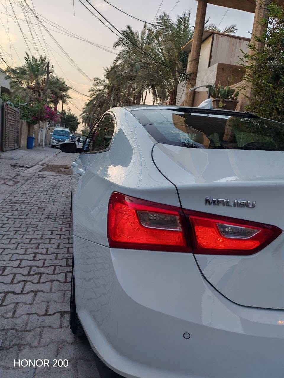 السلام عليكم ماليبو LT 2025 للبيع
شاشة كار بلي 🗺
بصمة تشغيل  + ابواب و جنطة + تشغيل عن بعد 
كشنات تدفئة + كرسي سايق كهرباء 🧊
حساس تصادم امامي 🛸 حساس خلفي 
كامرة دوارة + تبريد قطعتين + تبريد منفصل 🚨
كشنات مخمل + شاشة اعطال + مانع انزلاق 
السيارة كلش نضيفة وجديدة دخول جديد السيارة كير ومكينة مكفولات رقم جديد بغداد بأاسمي وهزة جديدة 
حادثها بنيد وجاملغ فقط بدون لغود بدون شواصي دكه جاكوج بالدواخل ماكو السيارة كلش نضيفة وبالعافية على الياخذها 
مكانها بغداد وسعر السيارة 👑 135 👑 وبيها مجال ان شاءالله 
***********

نص مكتوب في الصور:
- HONOR 200
- Harcourt
- TOUCH-PARIS