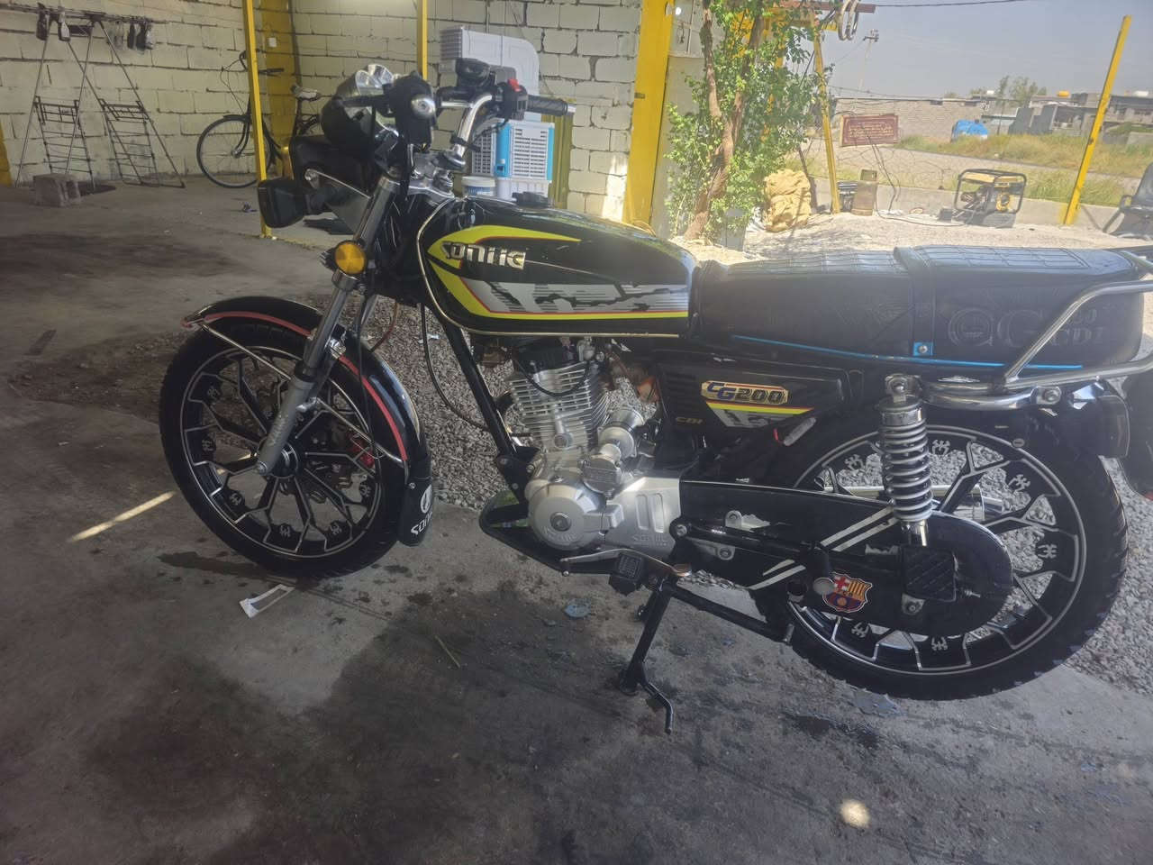 يا الله سلام عليكم شباب دراجه سيفان 24 محرك 200cc شلعه ومحرك تشك الكاع اوراق كامله الدراجه حلوه ونضيفه  مكانها ديالى المقداديه ناحيه الوجيهيه السعر  650 وبيها  مجال قليل اتصال ع رقم  ***********
او وتساب
