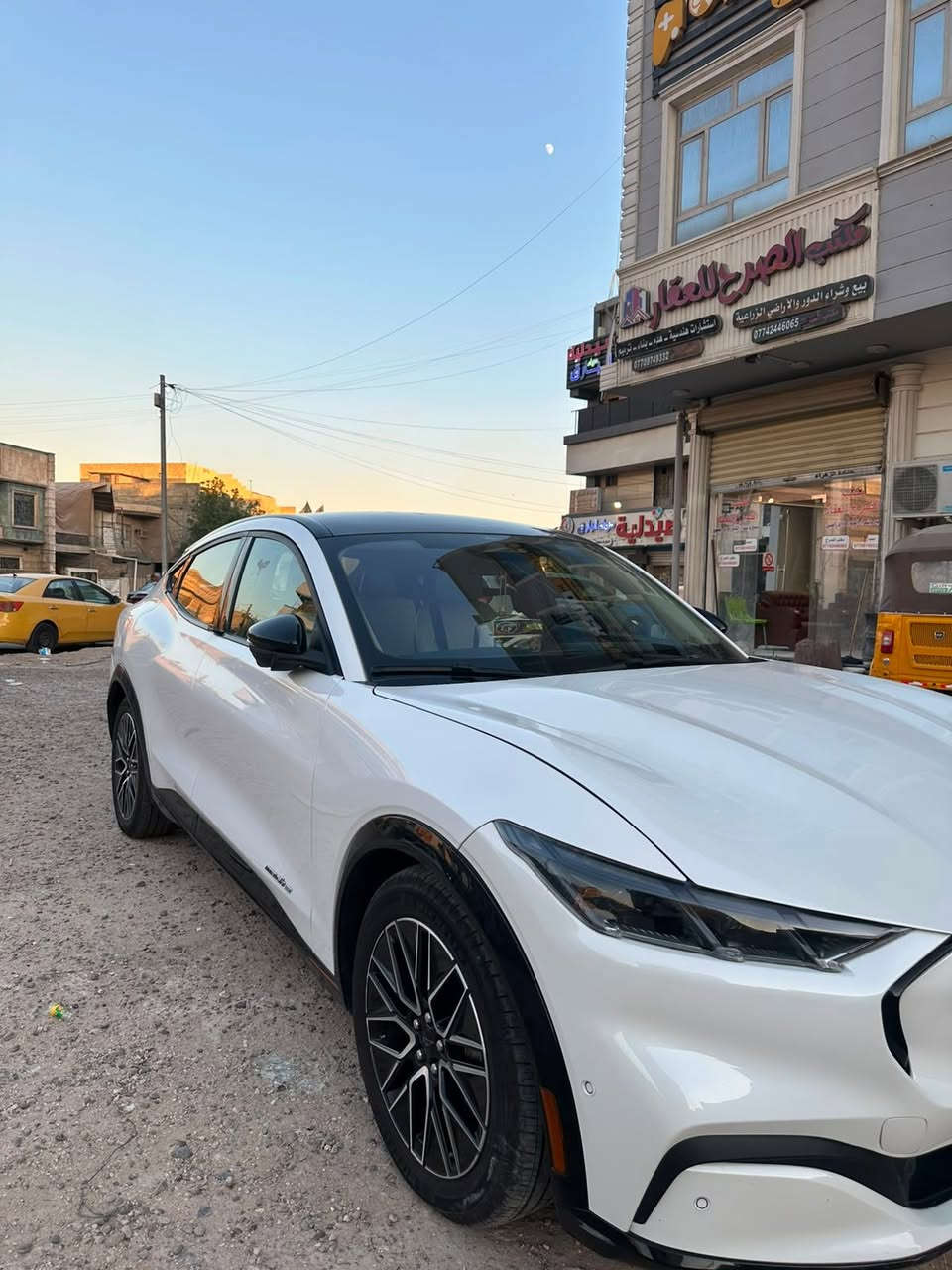 موستنك ماك اي بريميوم موديل 24 السياره فول مواصفات بدون ايرباك داخل اوف وايت كلش حلوه بالحقيقه احلى من الصور سعرها 185 قفل دخول شهداء مكاني البلديات او جميله رقم التواصل *********** علي المياحي 
ملاحضه ممكن المراوس بسياره رخيصه

