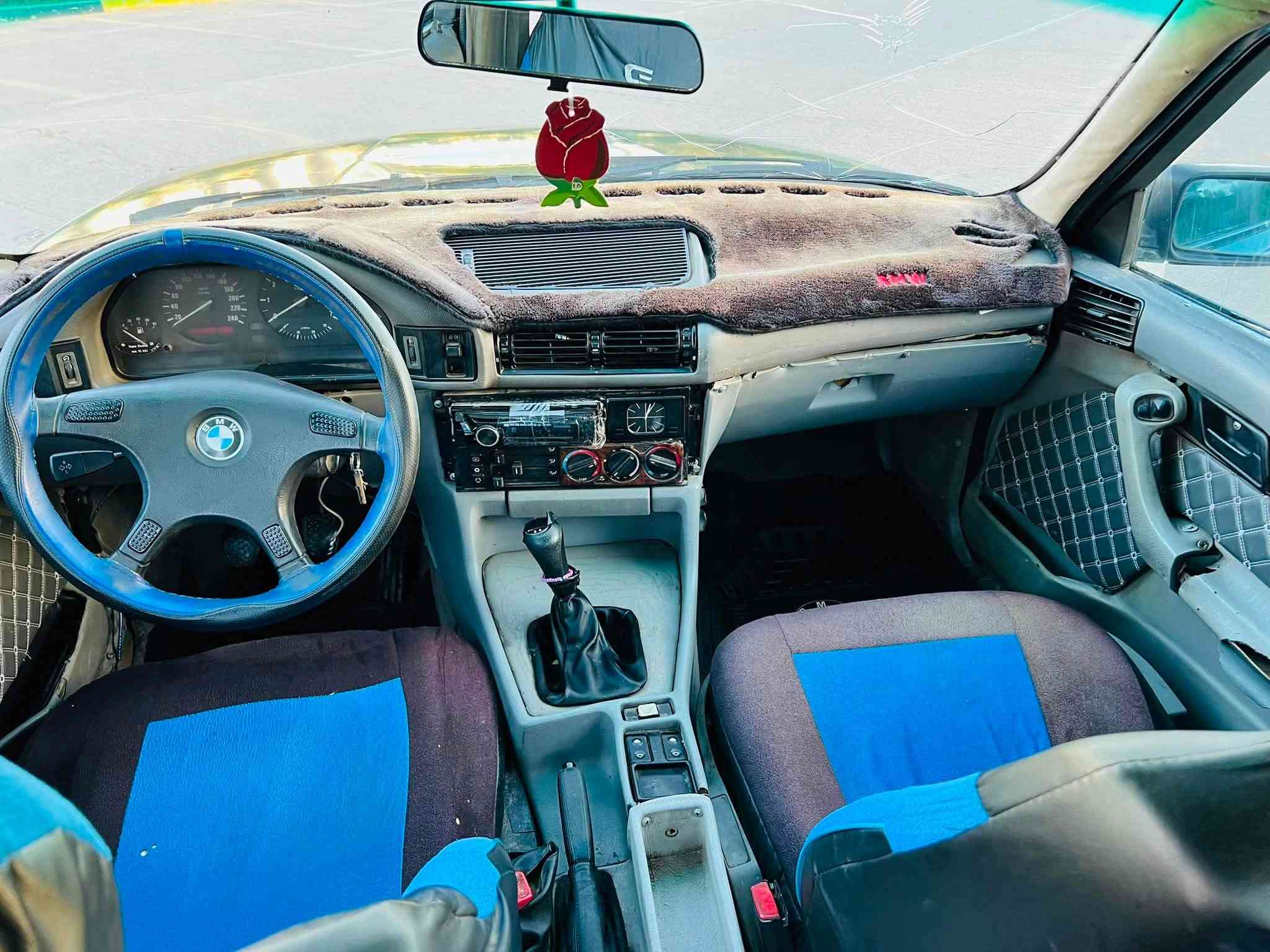 سەرەتا بەناوی خوا ماشاللە لەماڵی هەموو لایەک 
BMWبۆفڕۆشتن 
نموونه يي نيه له جوانيا
مۆدیل 1991 به شه رتي مالي مه ده ني نبيت دزياري نبيت پاره ي كه سي تيا نبيت
مووس وً براوه ش به شه رتت   
مکینە 520  كپس گیڕ عاديه   به شە رتي گيرو مه كينه هه لمي نيه
كاره باهي هه مووگياني ئيش دكات 
دوو جام كاره باهيه  لآيتت زينونه  گيچه  كاني هه مويي ئيش ده كاتت
گه رمي و سيدي هه موو شتيكي مزبوتت 
چوار تايه و ويلي زور باشه
سه ياره كي تا بليت توندوو تووله مالي دوسته 
هيچ ده عمو ليدراوي نيه پيشو دواهي كه پسه
نرخ (( 17گلا معامه له يكي برايانه)) 
***********
***********
