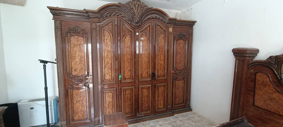 غرفه نوم ماليزي للبيع كنتور ابو4بيبان عوزهه ترتيب اقفاله السعر 250وبيه مجال
***********
