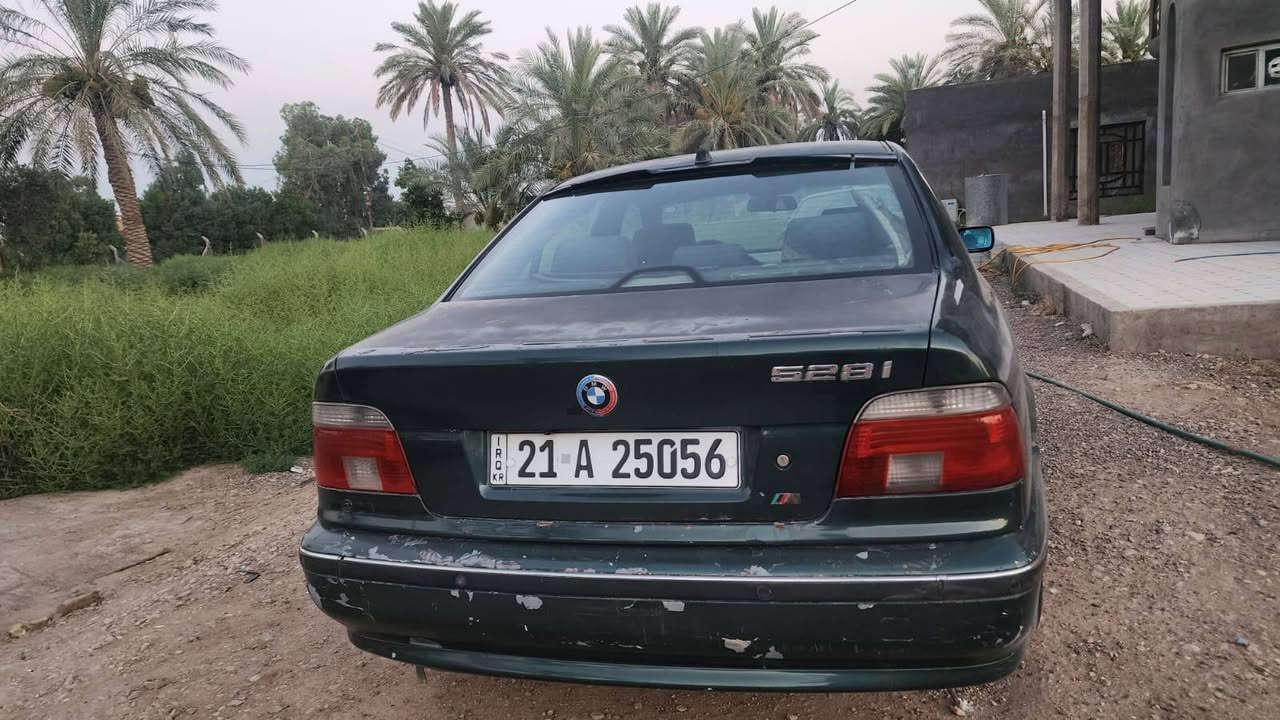 BMW للبيع
صكر 🦅
                           مواصفات 
                          ---------------
1️⃣موديل 1998 
2️⃣أي ضربه لا توجد فقط مبدل بنيد 
3️⃣ رقم انكليزي سليمانية
4️⃣ صبغ جمالية سابقا 
5️⃣ كير و مكينة جديد 
6️⃣ النظافة كما موضح في الصور 
_____________________________
السعر 💵: 68 بيها مجال بسيط 
للاستفسار الاتصال 📞: ‏‪***********‬‏ 
المكان 📍: محافظة بابل
