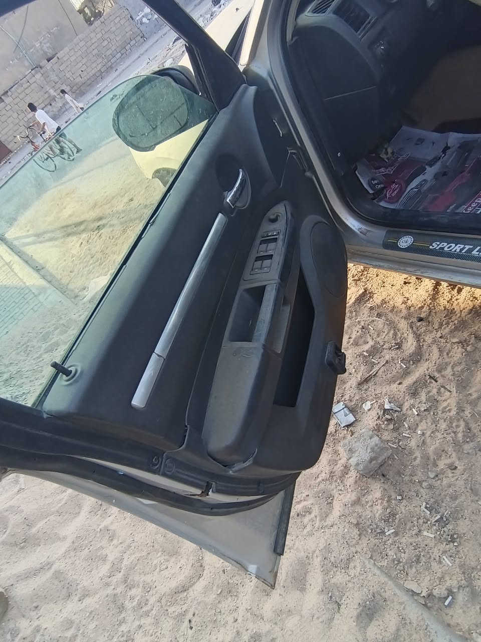السلام عليكم جارجر ٢٠٠٩حدثها مثل ما موضح بل صوره السياره بسمي مكينه كير دواخل كلها نضيفات او سليمات مكينه ٣٥٠٠السياره رقم نكليزي بسمي السنويه ٢٠٢٨ السعر 55او بيها مجال *********** مكان السياره البصره ابو الخصيب

