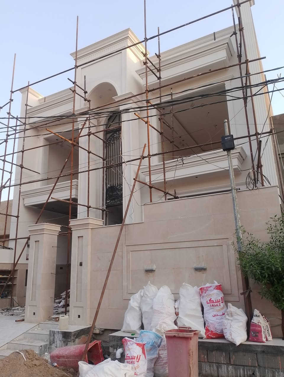 ديكورات داخلية وخارجية • صبغ وطلس • متفرغ