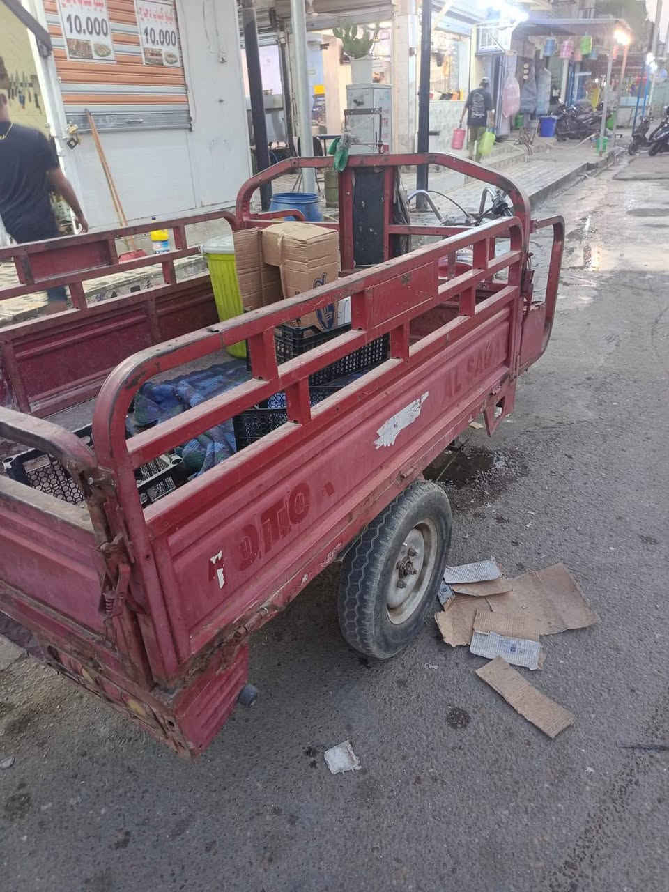 ستوته للبيع السعر 700 وبيه مجال العنوان بغداد الدوره للرقم ***********
