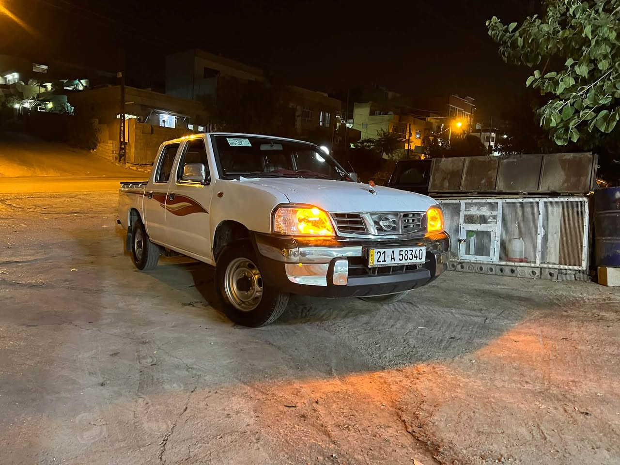 نێسان پیکاب 2011تایلەن سەنە وێ و ژینگەی تازەیە تایە ی لۆکە گیڕو مەکینیە بەشەرت چوار پارچەێ بۆیاخە قرچێکی پێشی هە یە سە یارە کە زۆر جایزە مەزبووتە سعری 105گە لا معامە لەیە کی  براێانە ***********
