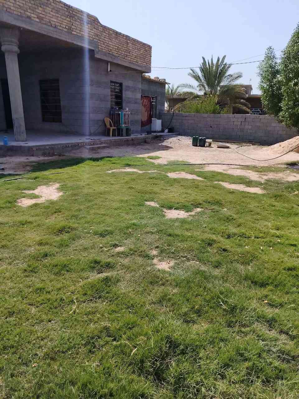 سلام عليكم بيتين مع دونم اونص للبيع غرب جامع عثمان مقابيل معرض ابو خلود متوفر ماء كهرباء خط كلشي متوفر غريب عل سريع متوفر واتساب ***********
