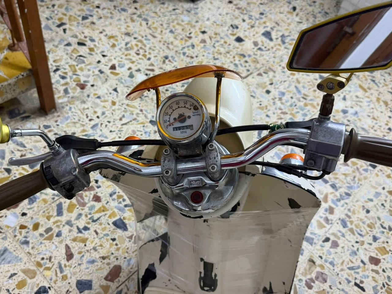 دراجه كلاسك عبد الحليم
شلعه معدل رمبه

بلاديه بمعنة الكلمة مال جناي

 كهربائيات كامله فول لايت واشاير كلها شغاله

السعر 250

المكان بغداد مدينه الصدر

للاستفسار ***********

واتساب فقط
