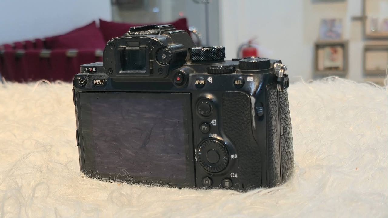 Sony R3
*********** 
التفاصيل مثل ما موضعه بلصور
السعر 1450 الف
