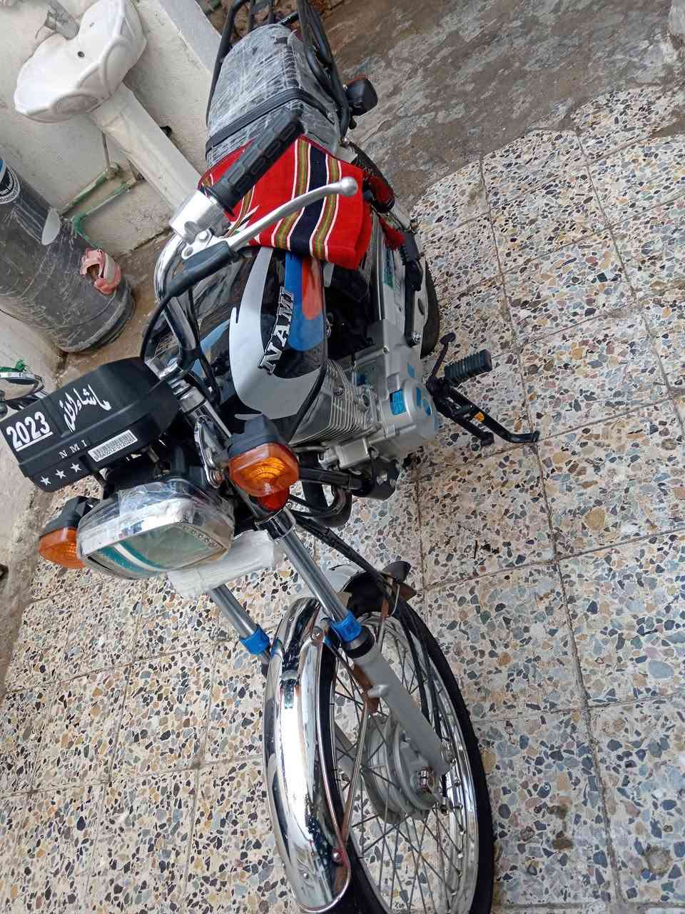 سلام عليكم موطور جديد كله بلادي موطور 23 سنويه رقم واسط لوحات انكليزي مكان نعمانيه مو شراي لايخابر سعر خاص ***********
