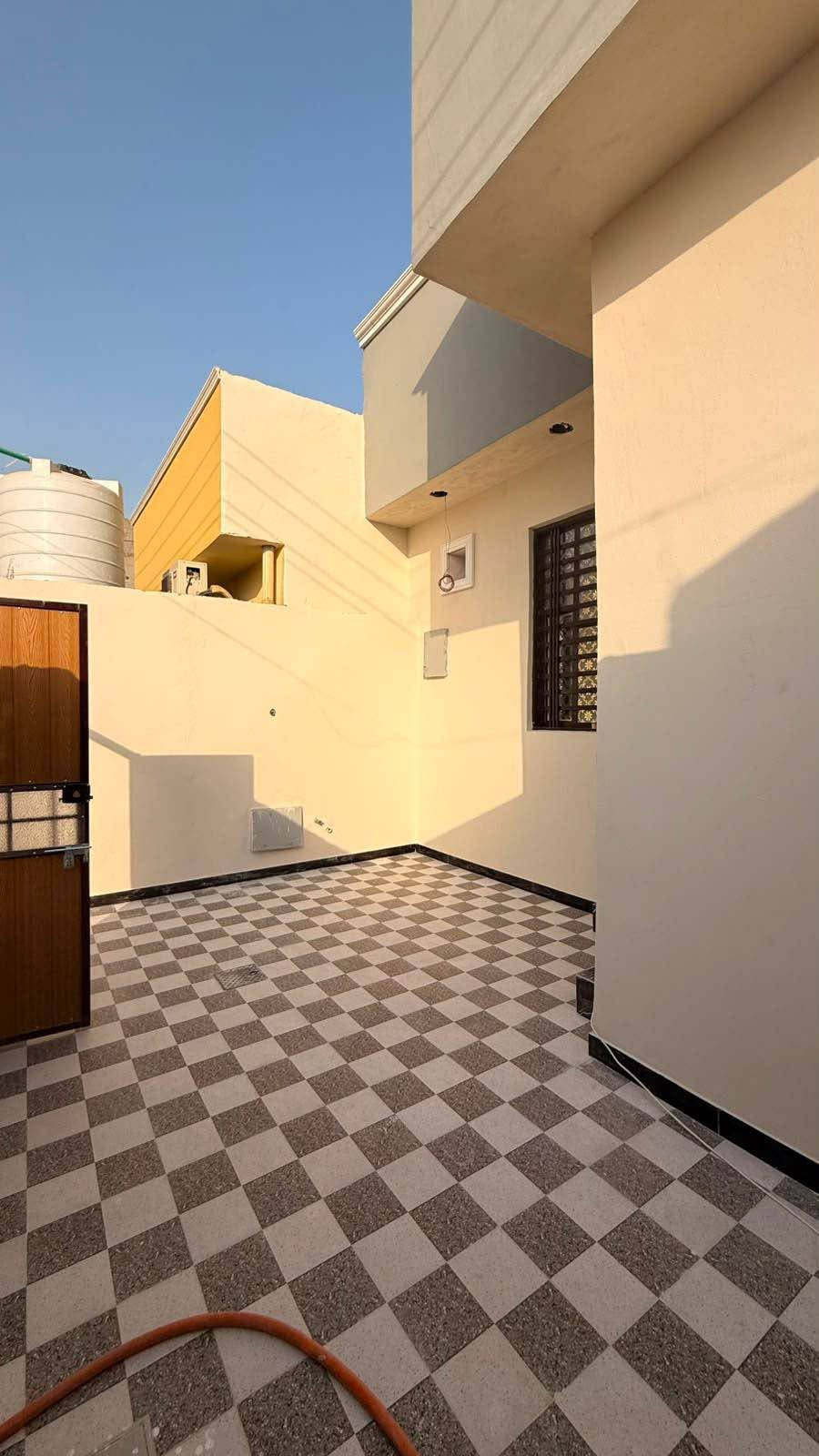 🏠 إعــــلان | إعــــلان | إعــــلان 🏠

✨ يعلن مكتب عقارات المهندس  ✨
━━━━━━━━━━━━━━━━━━

🏡 دار للبيع – مساحة 150 متر

🔹 تفاصيل الدار:
• 2 منام
• صالة كبيرة
• غرفة استقبال
• منور
• مطبخ
• صحيات داخلية وخارجية
• بناء بلوك
• بناء جديد – تسليم مفتاح 🔑

💡 متوفر كافة الخدمات:
✅ ماء
✅ كهرباء
✅ إنترنت ضوئي
✅ إنارة
✅ موقع مميز

📍 الموقع:
الجزيرة – خلف الشارع العام
خلف المحلات التجارية مباشرةً

📜 جنس العقار:
ملك صرف زراعي
سند 25 و23
باسم المكتب حصراً

💰 السعر: 115 مليون
💬 ويوجد مجال بسيط للتفاوض

━━━━━━━━━━━━━━━━━━
🏢 عنوان مكتب عقارات المهندس ***********📲 0

🌟 مكتب عقارات المهندس البصرة, العراق
