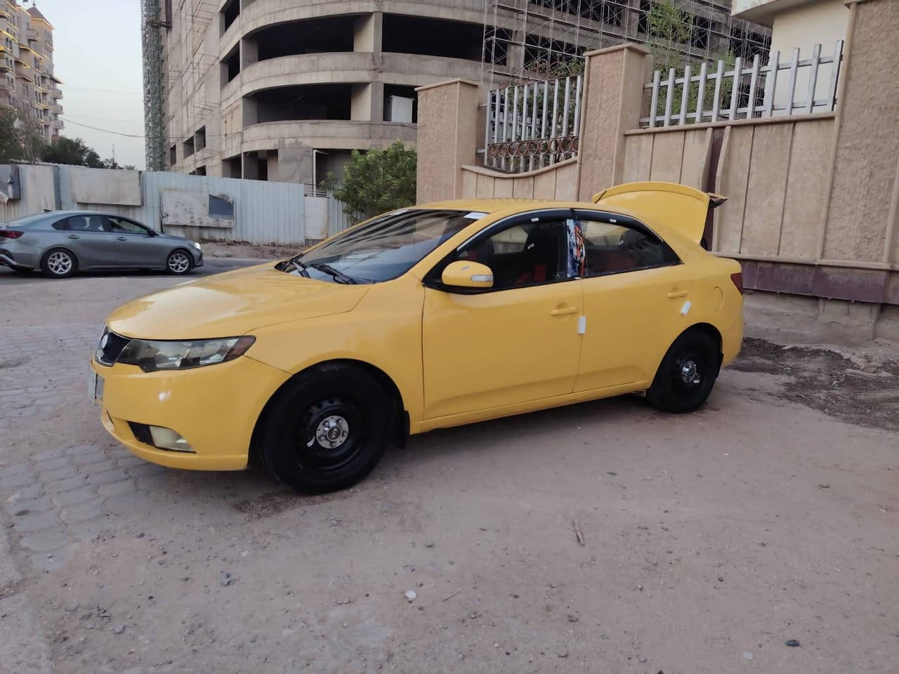السلام عليكم كيا فورتي  موديل 2013رقم بغداد تحويل ثاني يوم وارد امريكي حادث جاملغ  خلفي فقط مكينه 2000 دوش مكينه وكير وحداديه وتخم تاير مكفولات تبريد ثلج سيارة كل نقص مابيها مصفره هيئه عليها غرامات مليون وميه تنزل من سعرها السعر 73 وبيها مجال بسيط رقم الهاتف 
*********** مكان سياره كربلاء مامتواجد ع النت
