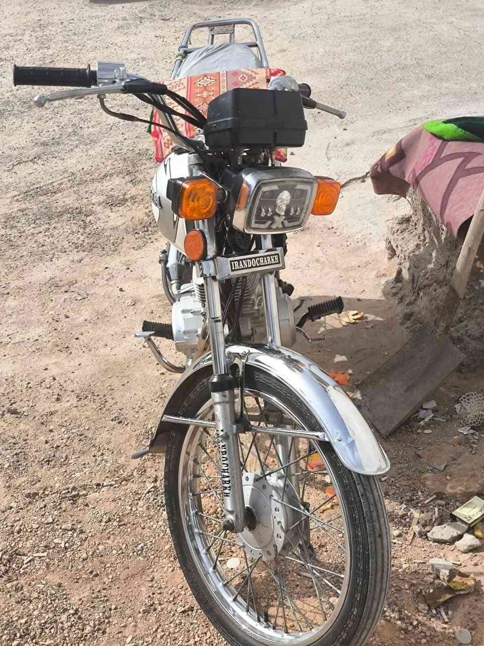 السلام عليكم عندي دراجه للبيع اربعه كير  ارشا 125cc. الدراجه نضيفه كلش مديل 2019. اوراق اصوليه  اوديك للوكيل وأكاتب وياك  العنوان النجف الاشرف شارع حنون مجاور مطعم ابو جلال السعر 780   وبي مجال ***********.
