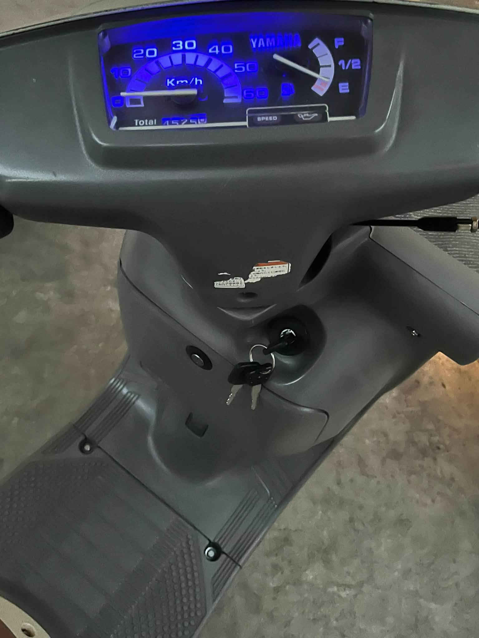 للبيع ياماها جديد 
محرك بلادي yamaha ممفتوح
كابريتر بلادي yamaha 
صالنصة yamaha 
سلف هندر كهربئيات كله شغال و بلادي 
تايرات جديد دبلات جديد صوت محرك ناعم
صوت اكسل مابي شرط الفحص الدراجة جديده
_***********_سعر-475 بي مجال
