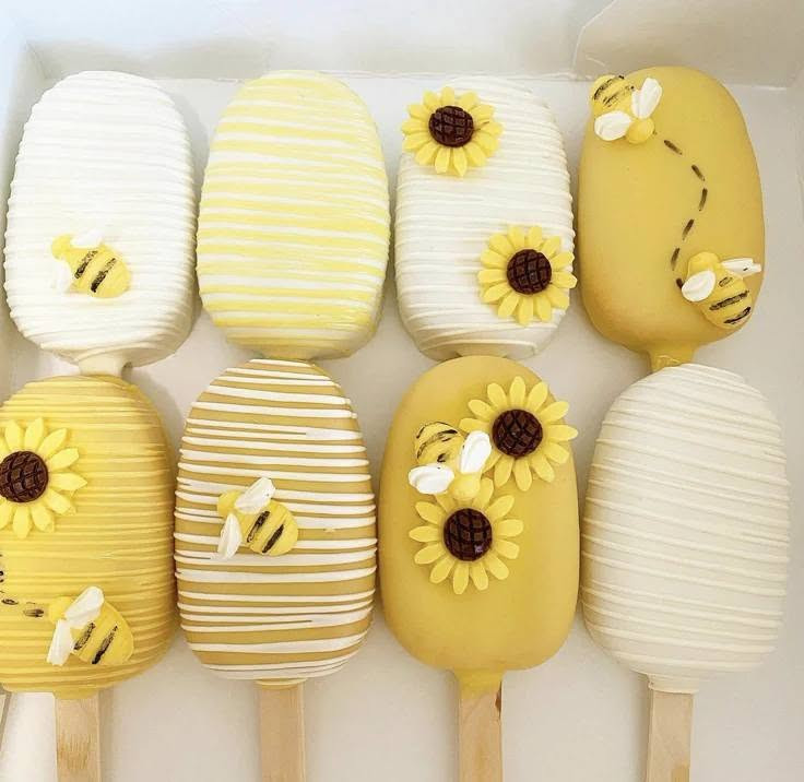 🍰 Elo Sweet ✨
نصنع لحظاتكم الحلوة قبل أن نصنع الحلويات. 💜
كيك بوبس، كب كيك، بيغل، وحلويات تُحضّر بعناية، بمكونات طازجة ولمسة فنية تميز كل قطعة.

🎉 للمناسبات، الهدايا، وأجمل الاحتفالات.
📍خانقين
📞 للطلبات: ***********
