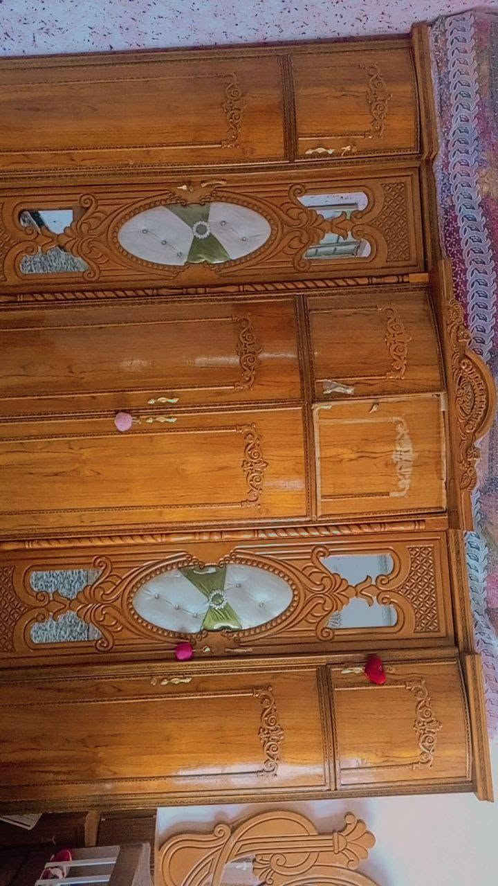 غرفة النوم خشب قوي بيه ضرر قليل اليحب *********** تصل او مراسله على الخاص ادزلك صور الضرر سعر جوه السوك تجي تشوفه بعينك تعجبك بل عافيه متعجبك براحتك مكاني بغداد مدينة الصدر
