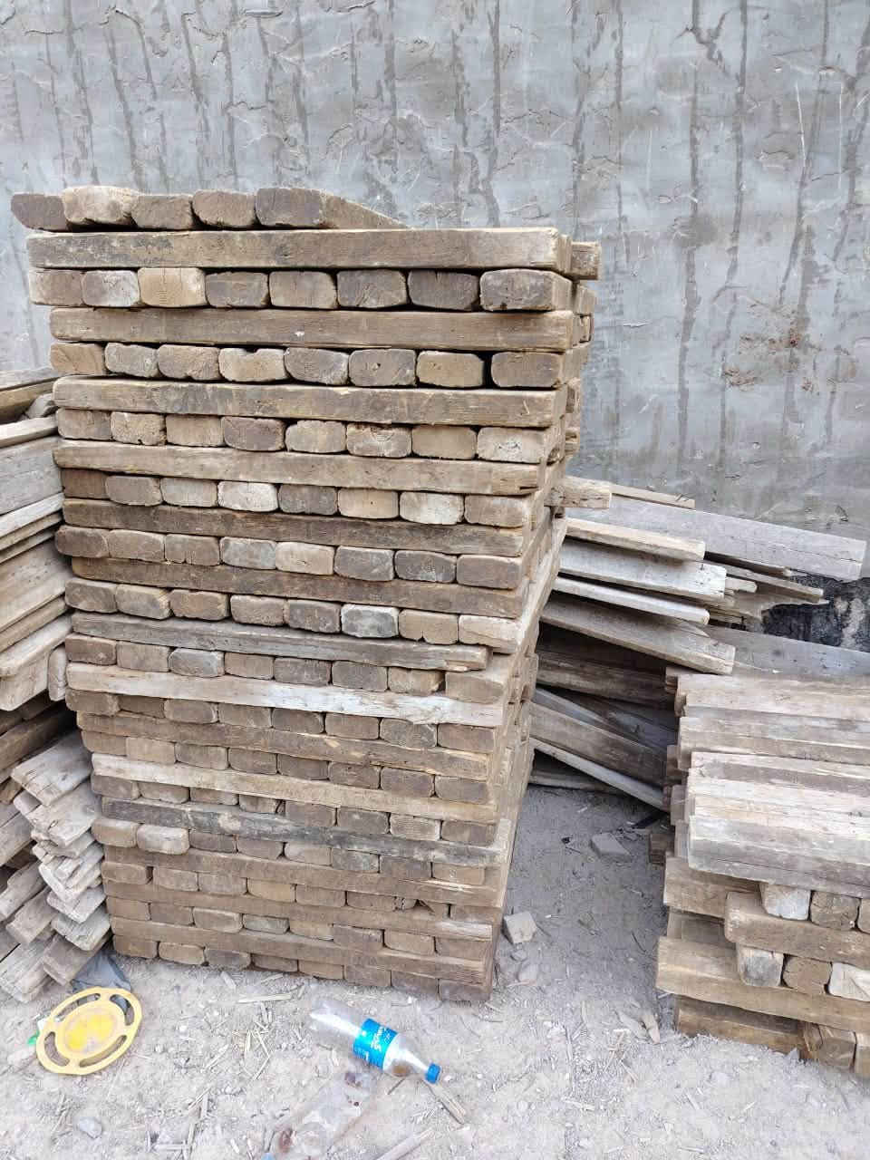 قالب مستخدم نظيف كلش جميع القياسات موجوده سعر المتر 450 والطبش والبقارات 300
العنوان ديالى جلولاء 
***********

