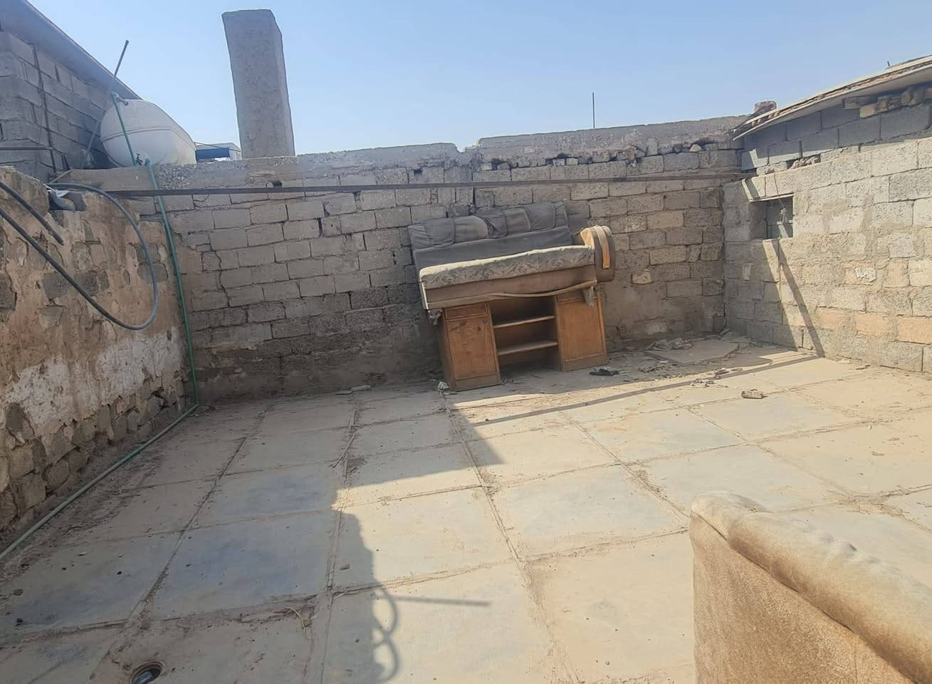 للبيع بيت عشوائي مساحة ٢٨٠ متر 
العنوان / بغداد منطقة المعالف قرب سوق المعالف الشعبي 

يحتوي على محل  ضمن البيت 
ويتضمن ٣ صحيات 
ويحتوي على منور وطارمة أمامية وخلفية
و على ٣ غرف  و صالة ٧×٥  ومطبخ 

 

للإستفسار  التواصل مع الرقم موجود بي واتساب أو تليغرام 

***********

