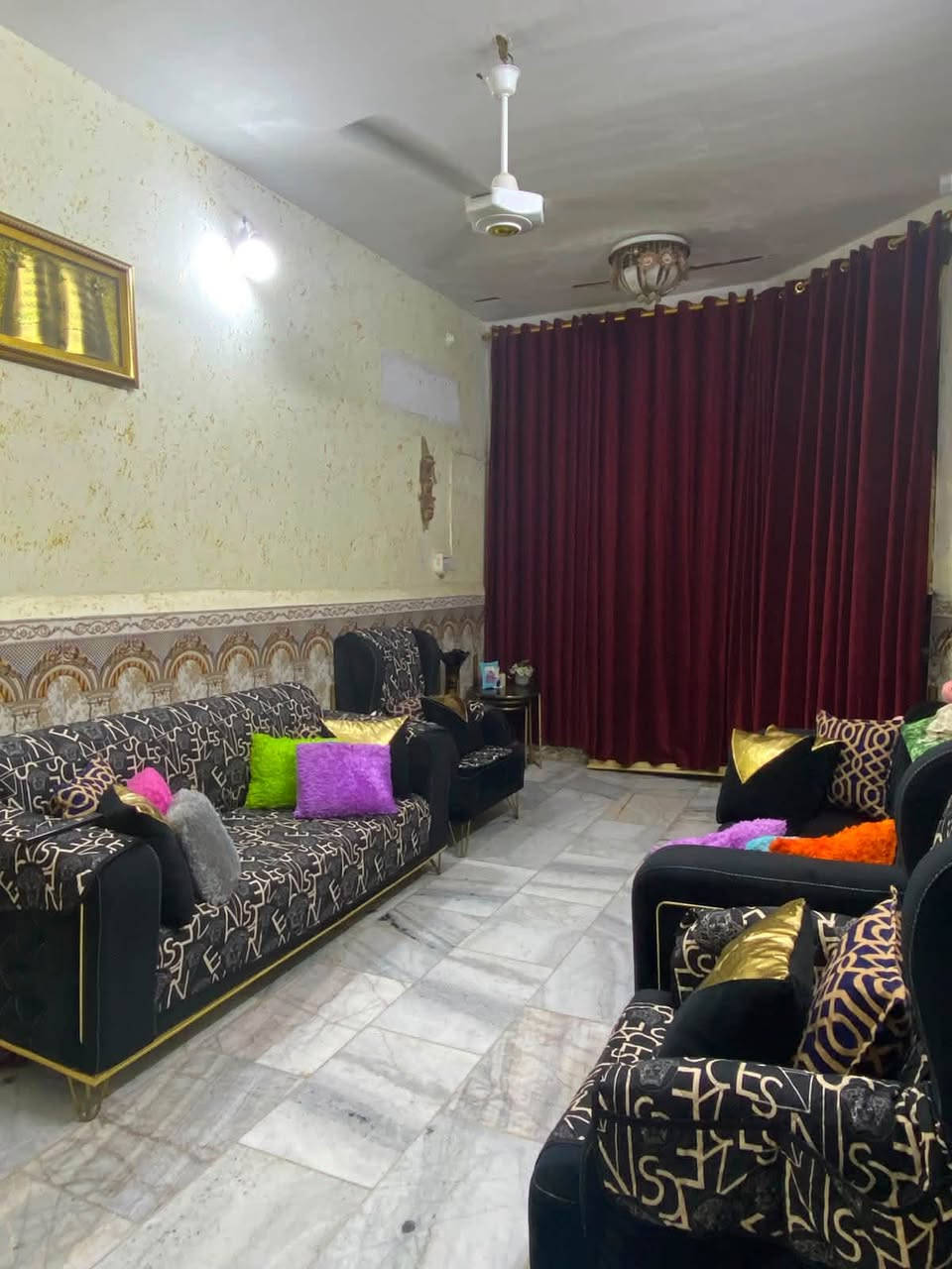 للبيع بيت 100متر زراعي سند 25 معامله التطويب كامله  شارع معمل الغاز يبعد عن الشارع العام 200متر بناء جديد طابوك والسكف عكاده يحتوي ع غرفه نوم  ومطبخ واستقبال وحمام داخلي وخارجي  خط مولد وكهرباء البيت جاهز للسكن البيت ينباع بدون اثاث سعر الاثاث يتقيم وحده
السعر 25وبيه مجال للاستفسار مراسله الصفحه او الاتصال ع 
***********
