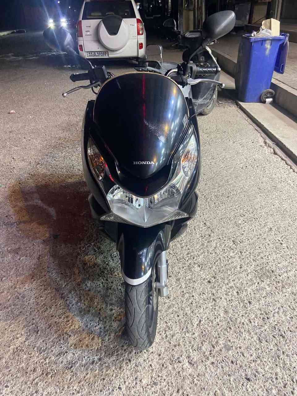 🔥 للبيع دراجة هوندا PCX الجيل الاول 🔥مكينة ناعمه ونضيفه مفتوحة رايمر
محرك 150cc وارد ياباني 🇯🇵
✔ حساس الازدحام (إيقاف وتشغيل تلقائي)
✔ حساس أمان بالستاند
✔ الدراجة مكفولة
✔ حالة ممتازة ونظيفة جداً
المكان كوت حي الجهاد 
للتواصل : ***********

