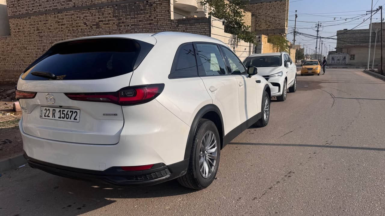 مازدا cx90 
موديل 2024 
عداد المسافات 10 الف كيلو 
مواصفات بريفريد 
محرك 6 سلندر 3300 تيربو 
دفع خلفي ( اكسل ) 
مراوس بسيارة اقل سعر 
*********** بغداد, العراق
