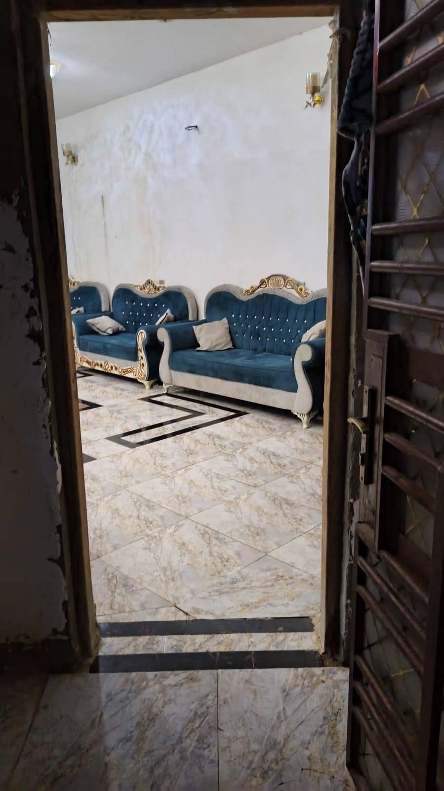 بيع مستعجل بناء درجه اولى. حر ما مطلوب حي زهراء شارع المستوصف 
دار للبيع –📍 الموقع: الديوانية حي الزهراء –  شارع المستوصف 
📐#المساحةـ225متر
 

📄#الطابوـصرف
 

🔹 تفاصيل الدار:
⚜️⚜️ طابقين – بناء كونكريت 
⚜️⚜️ الكهرباء غير مطلوبة (بوري)
⚜️⚜️ 2 غرف نوم
⚜️⚜️ 3 مجمعات صحية
⚜️⚜️ براني
⚜️⚜️ مطبخ
⚜️ صالة
⚜️طابق ثاني هيكل واصل للسقف🧱🧱🧱
⚜️ثلاثه غرف نوم 
⚜️صاله
⚜️حمام وصيحات 
⚜️ نظام كاميرات مراقبة
⚜️ سنة البناء: 2018
#معه_كافه_الخدمات_تبليط_ارصفه🧱🧱

للمزيد من التفاصيل: يرجى مراجعة مكتب نعيم  البديري 

~~~~~~~~~~~

#متابعة_الصفحة

#نستقبل_جميع_عروضكم

———————————————————

🔺#للاستفسار الاتصال ع الارقام

‪***********‬‏📲 

  او مراسله واتساب +964 770 986 0830 📲  

—————————————————————

او زيارة مكتبنا من الساعة 3 الظهر الى 8 مساء 

🔺  مراجعة مكتب نعيم  البديري

🔺 حي النهضه مقابل جامع شاكر هندس

