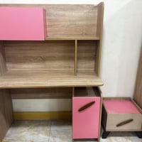 ميز مكتبي بناتي