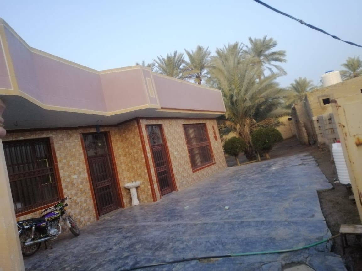 السلام عليكم
بيت اللبيع 
طابو زراعي سند 25 تحويل 
المساحه الكليه 1100
بل القرب من ثلاث مدارس ابتدائي متوسطه اعداديه 
خلف نبي.الله براهيم الخليل 
دار يحتوي على ثلاث غرف نوم استقبل هول ممر مطبخ صحيات دار نضيف مثل ما واضح بل الصوره  البيت اله مدخلين متوفره جميع الخدمات ماء كهربائية تبليط  
يبعد عن طريق حله نجف 6كيلو السعر خاص 
***********
