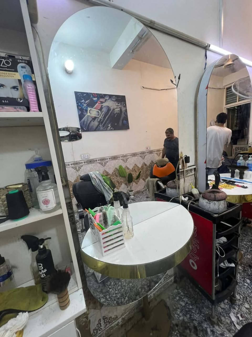 قفل الميز ٧٠
الفاترينة ٣٠
العرباين ٣٠

ما ابيع مفرد شلعة وحدة
مكان حسينيه الراشديه 
***********
