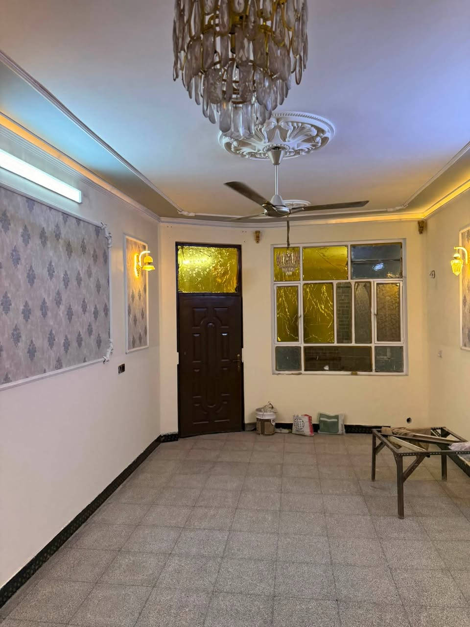 للبيع منزل
* المساحة: 150 متر مربع
* يتكون من طابقين ونصف
* 6 غرف نوم
* 3 حمامات

العنوان: حي الصحفيين، خلف قلعة لبنان، قرب مركز شرطة الجديد.

للتواصل: ***********
