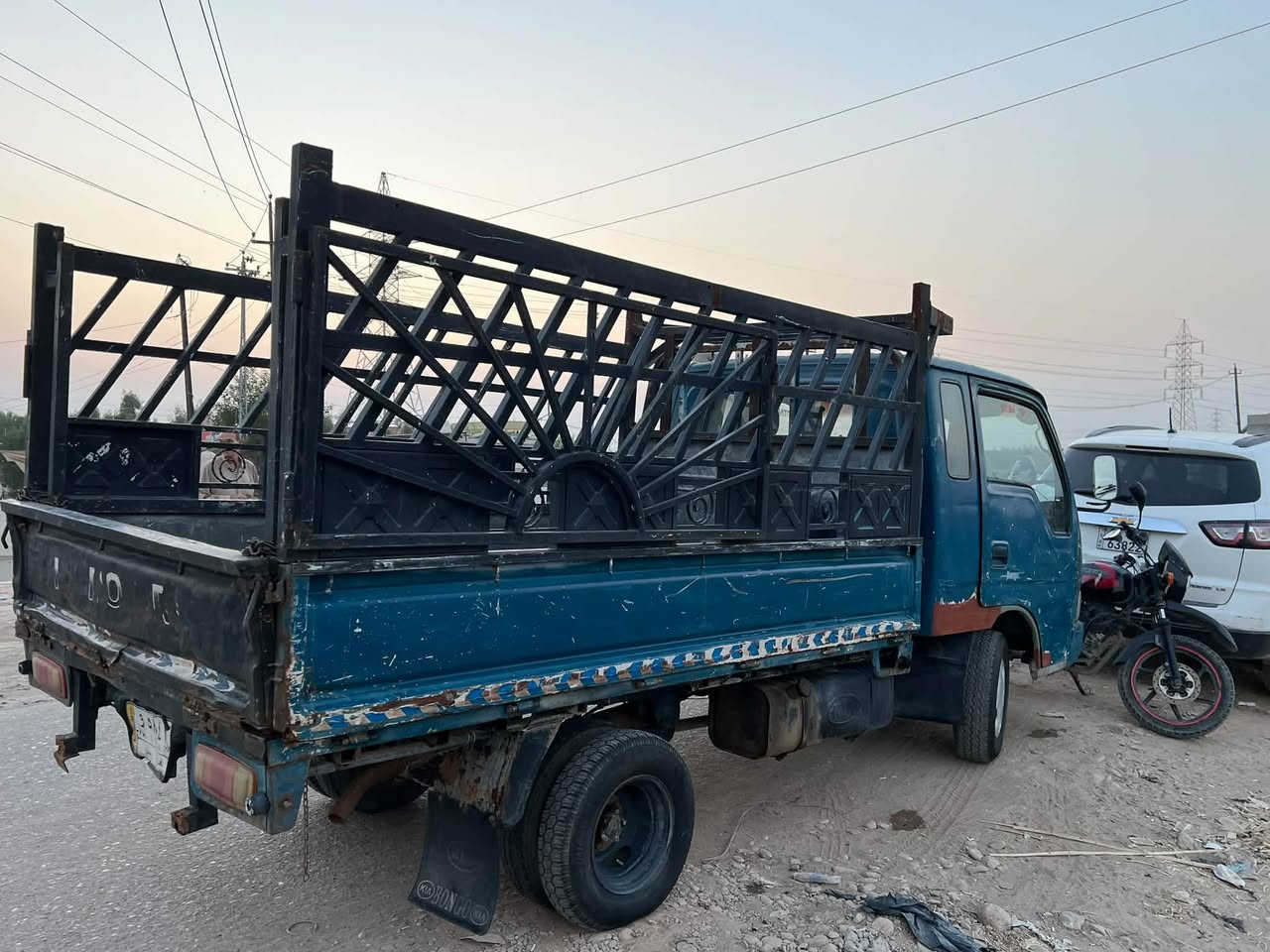 كيا حمل موديل 2000
رقم بغداد 
السعر 50 وبيها مجال 
للاتصال ***********

نص مكتوب في الصور:
- ***********