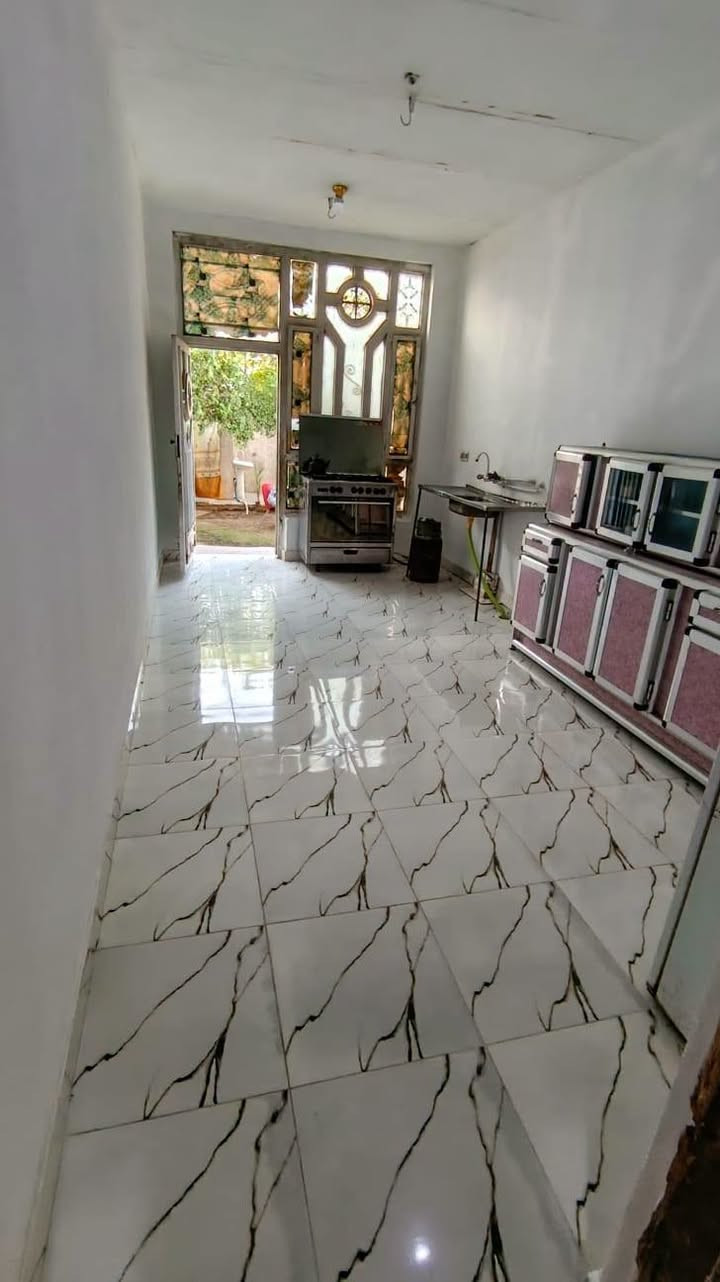 واسط حي الحكيم • ٢٥٠م • ٢ غرف