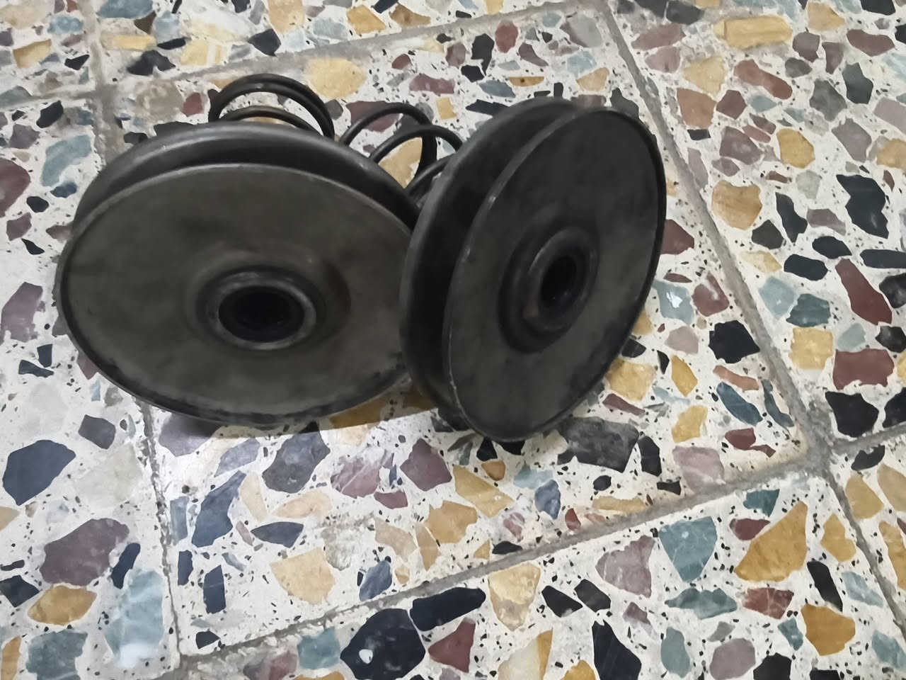 للبيع شلعة وحده 

 عنوان بغداد شعلة رقم ***********

ويل بريز تفصيخ اصلي 

بوشه اصلي  بريز 

كلج خلفي بريز 

صفاكات كلج خلفي بريز عدد ٢

حاضنةمال تبريد للمكينة بريز 

كابريتر اصلي دارجة (٦٠ ) خطين
