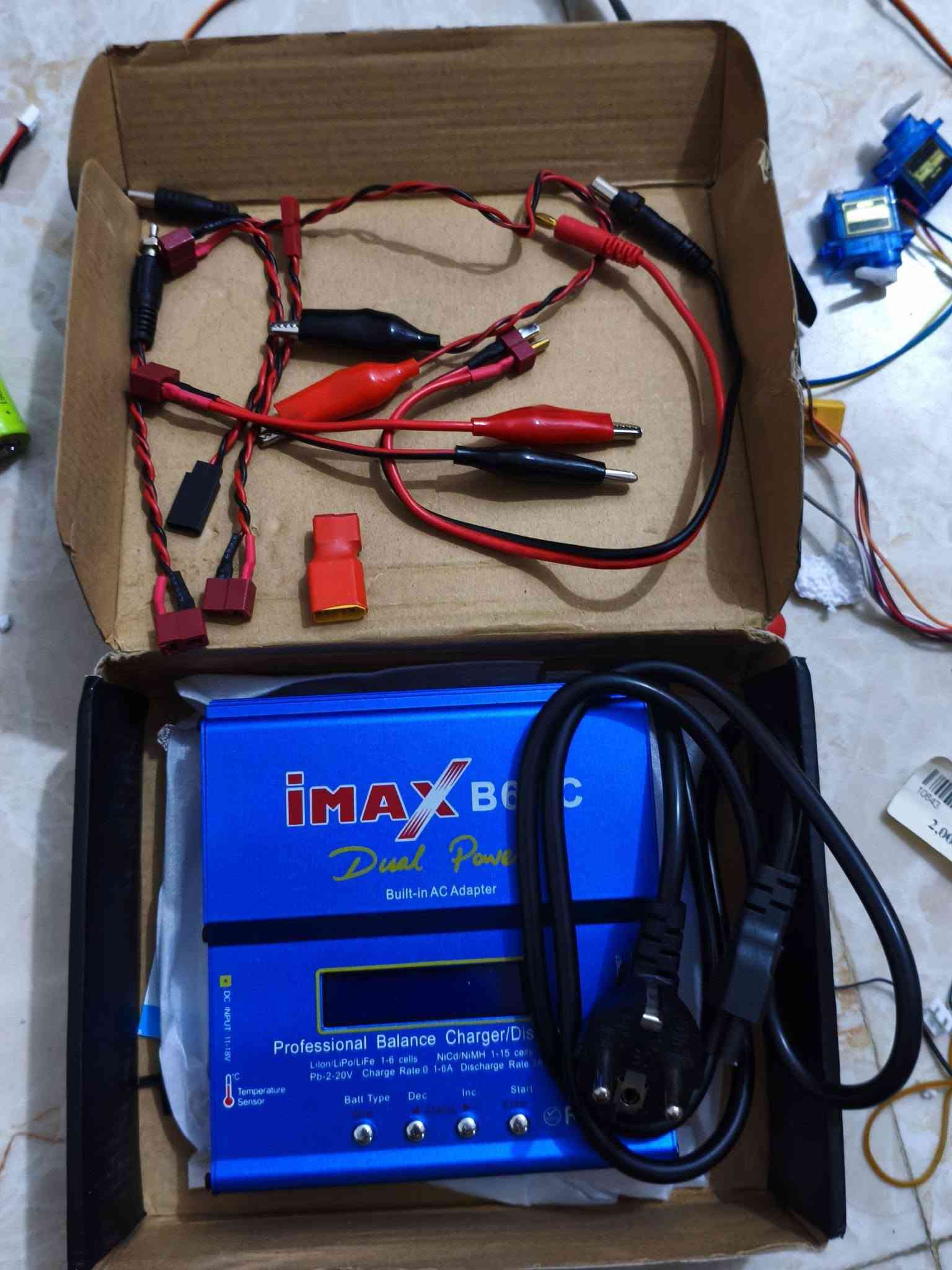 السلام عليكم اخوان اغراض FPV. للبيع تفاصيل جوه كل صوره الاسعار ثابته بدون احراج رجاءً سبب البيع الدراسه 
رقمي ***********
