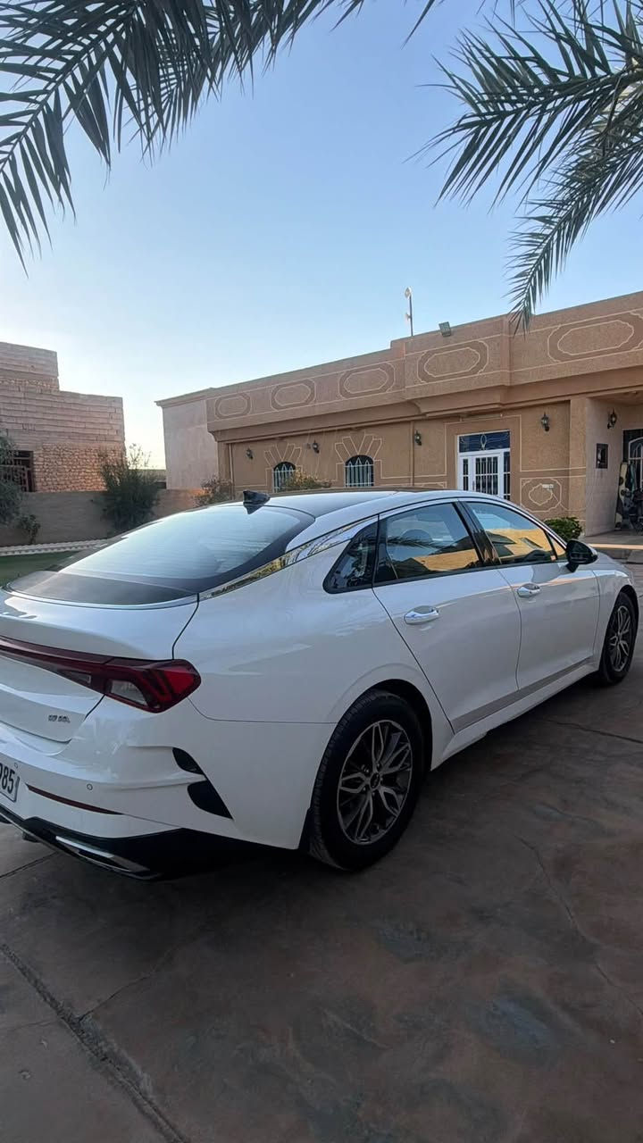Kia k5 2023
وارد خليجي فول وكاله NIM
مكينة 2000 دوش المرغوب 
- شاشة تدعم ابل كاربلاي واندرويد اوتو
- سقف بونراما
- كشنات جلد
- كشنات تدفئة
- كشن كهرباء
- اوتو هولد
- هاند بريك دكمة
- حساسات خلفية وأمامية
- كامرة خلفية
- بصمة و تشغيل عن بعد ودخول ذكي
-لايت زينون متحرك + باك لايت LED  متصل 
-ويل كب كروم حجم 17
- ٥ انضمه قياده 
-مثبت سرعه
هواي مواصفات بعد 
- حادثها نص باب سايق بارد وكم رصعه خفيفه
- الممشى 260 الف كم ولسبير مو نازل 😂
تخم تاير جديد ومو ناقصها شي 
السعر 188 وبي مجال
المكان بغداد حي الجامعه 
اي استفسار ***********
