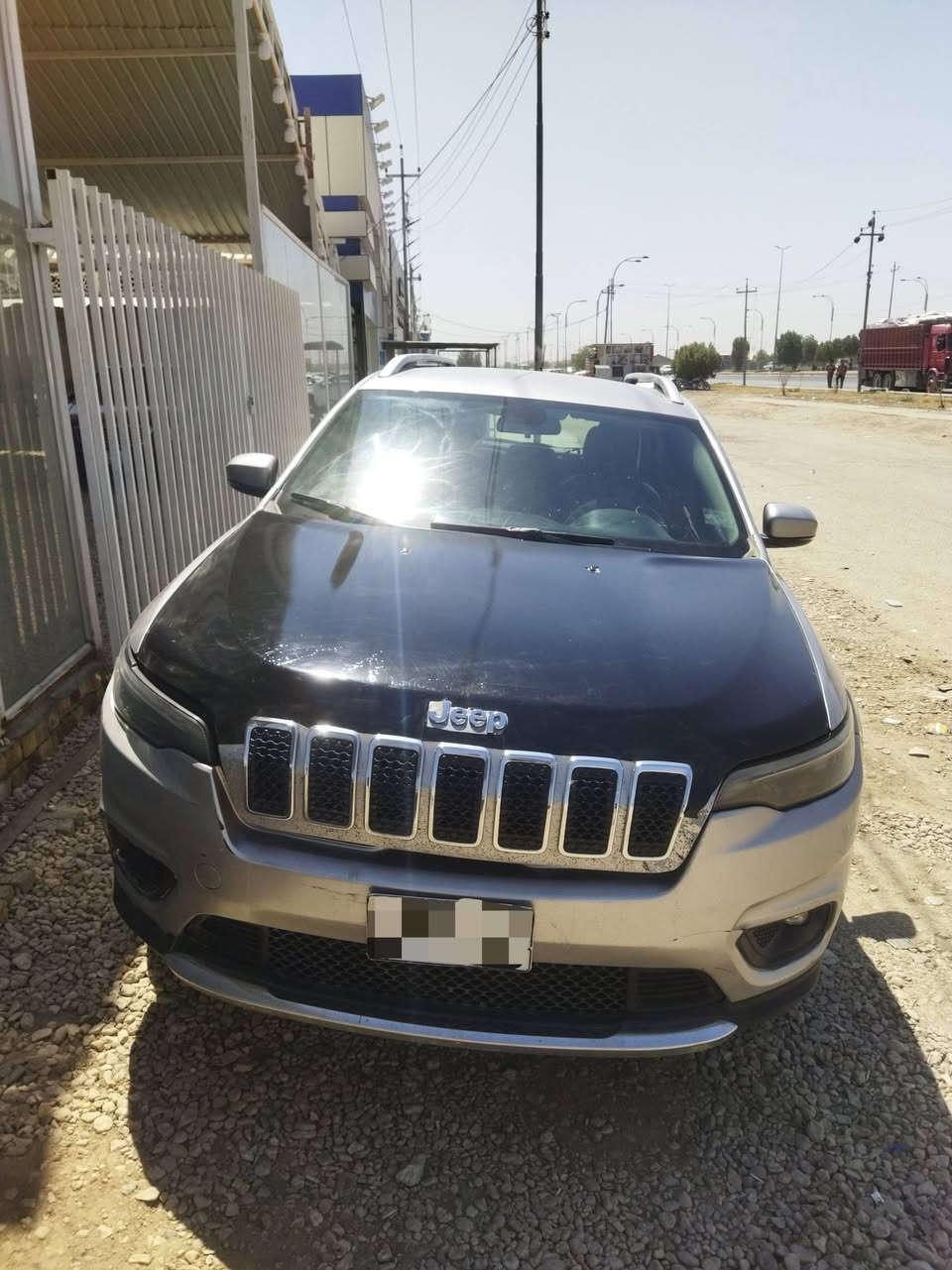 جيب شيروكي بزون 2019
4 سلندر مكفولة كلشي كير محرك مكينة تبريد 
تخم تايرات مبدل جديد 
وارد أمريكي حادثها باب السائق والباب الخلفي مصبوغات مع طخة بسيطة تتعدل بالبارد كما موضح بالصور الباب الخلفي للصدر 
السعر 115 وبيها مجال بسيط
 مكاني بابل 
رقم ***********
